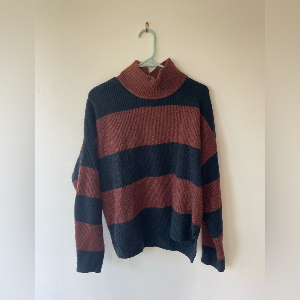 Abercrombie women’s sweater, size L